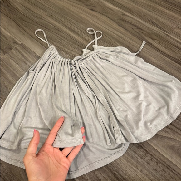 Flowy top open back - Picture 2 of 3